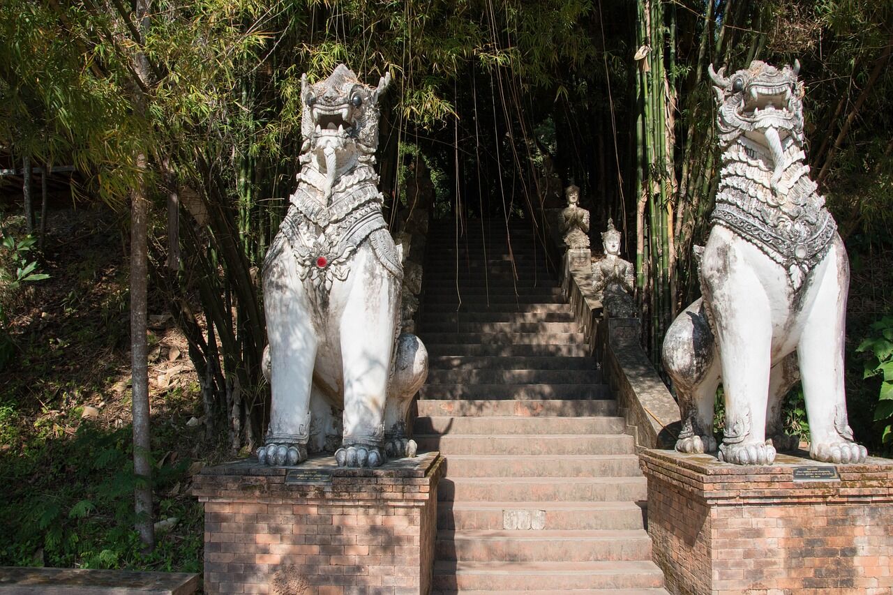2 Lion Statues at the Stairs of the Temple